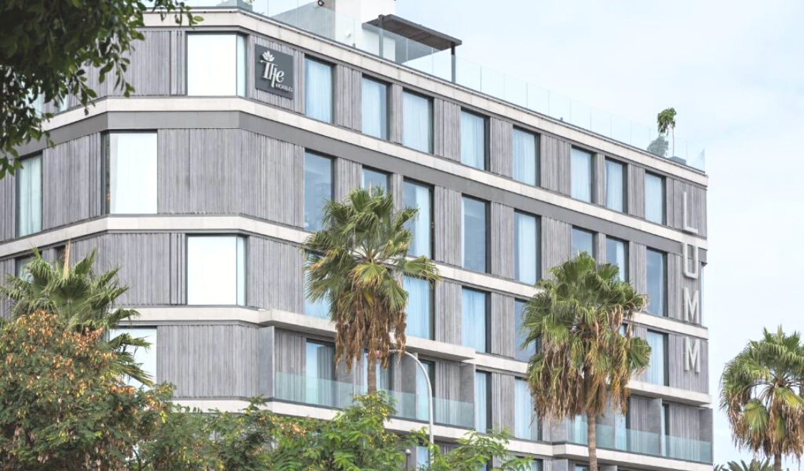 4 reformas hoteleras con paneles grc 2021